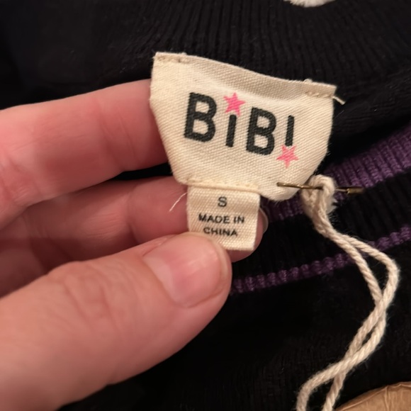 Bibi Women’s size SMALL. Queen of the Mardi sweater - Picture 4 of 7